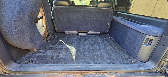 Chevrolet Suburban 11 of 20