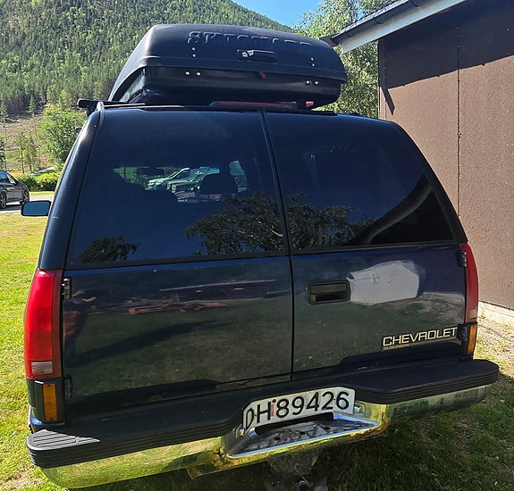 Chevrolet Suburban 4 of 20