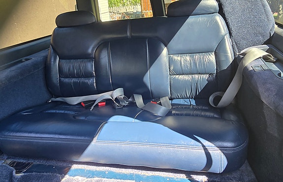 Chevrolet Suburban 9 of 20