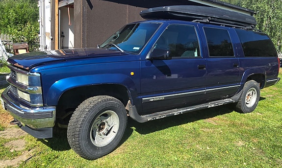 Chevrolet Suburban 2 of 20