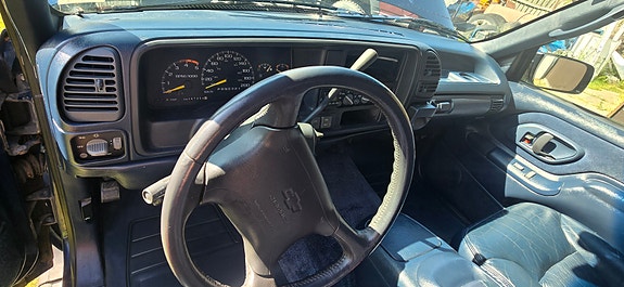 Chevrolet Suburban 5 of 20