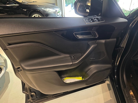Jaguar F-PACE 13 of 24