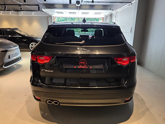 Jaguar F-PACE 4 of 5