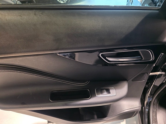 Jaguar F-PACE 24 of 24