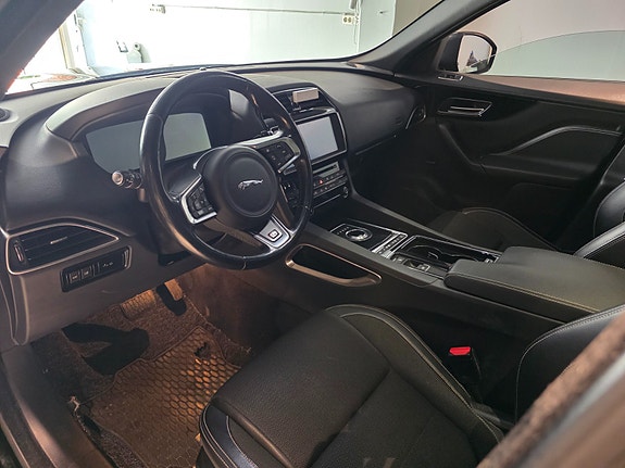 Jaguar F-PACE 12 of 24