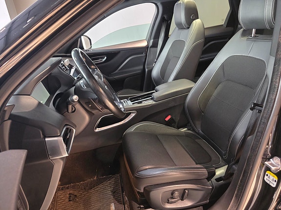 Jaguar F-PACE 21 of 24