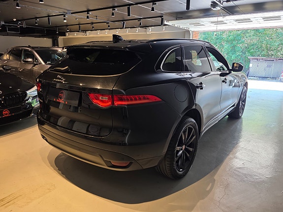 Jaguar F-PACE 8 of 24