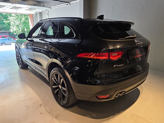 Jaguar F-PACE 3 of 5