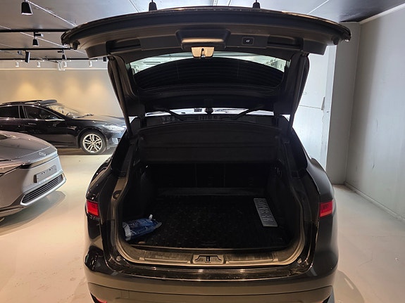 Jaguar F-PACE 5 of 5