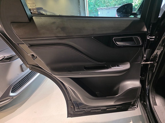 Jaguar F-PACE 23 of 24