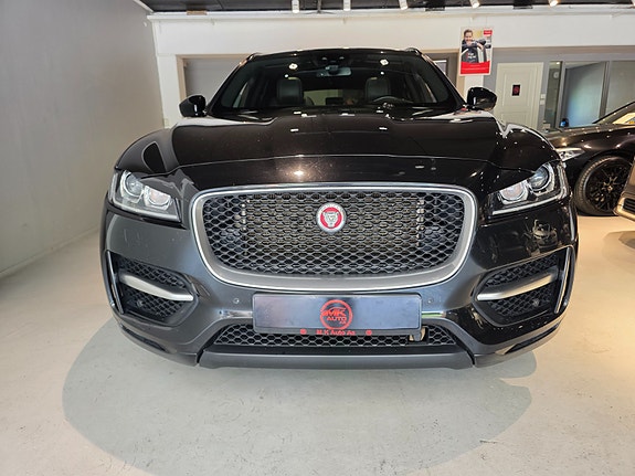 Jaguar F-PACE 11 of 24