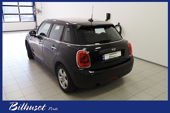 MINI One 2 of 5