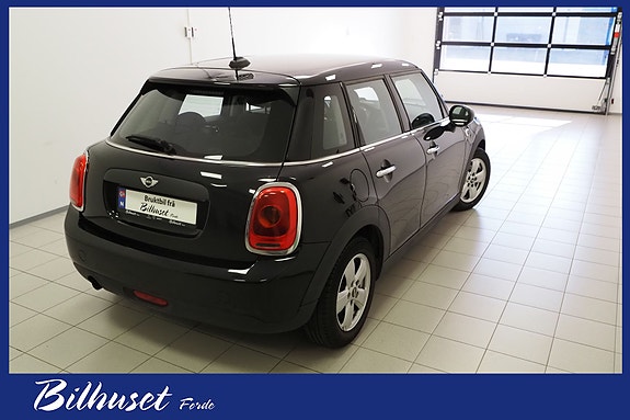 MINI One 3 of 5