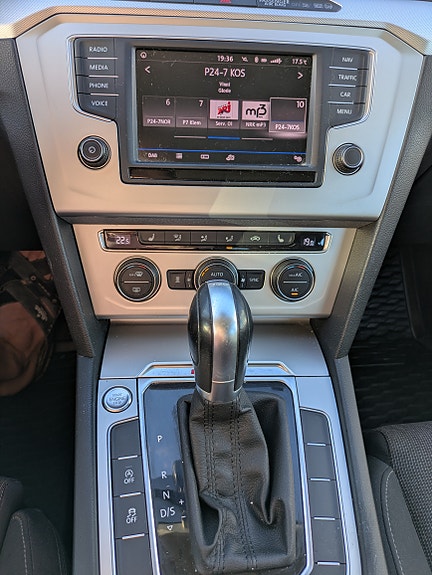 Volkswagen Passat 10 of 13