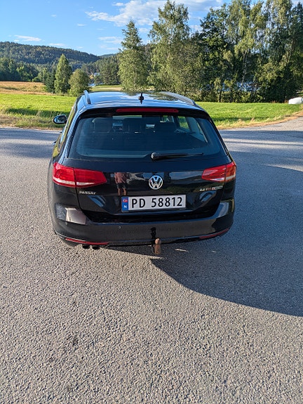 Volkswagen Passat 4 of 13