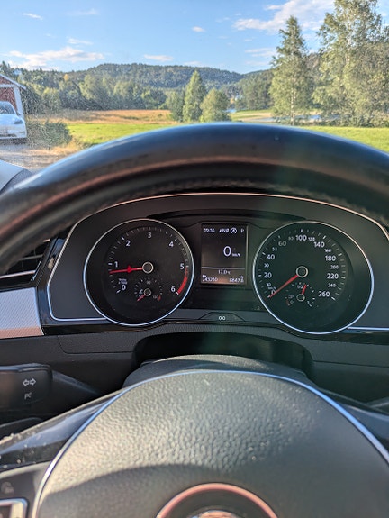 Volkswagen Passat 9 of 13