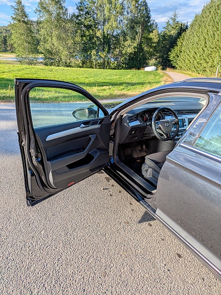 Volkswagen Passat 8 of 13