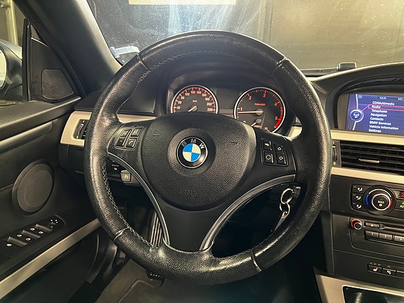 BMW 320d 25 of 30