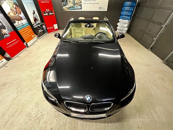 BMW 320i 8 of 30