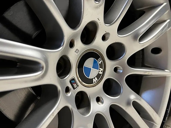BMW 320i 15 of 30