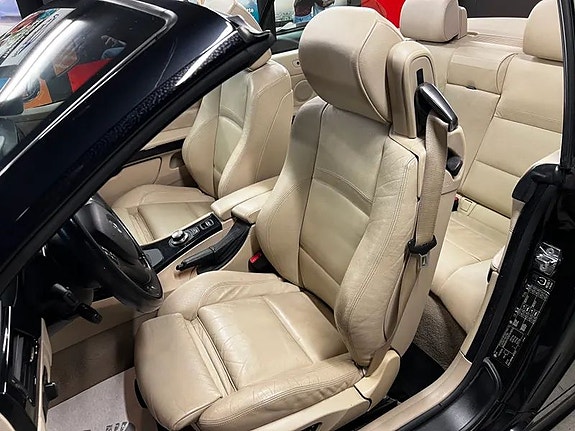 BMW 320i 23 of 30