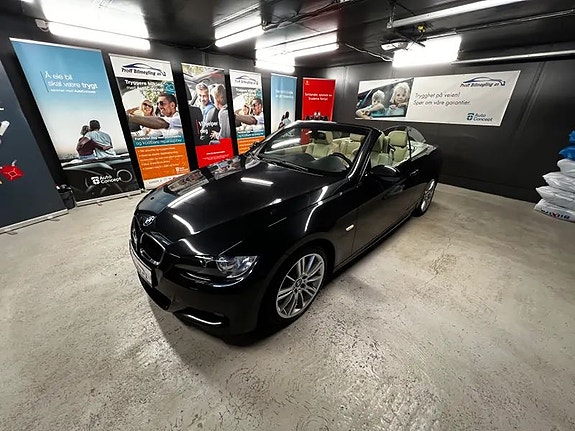 BMW 320i 3 of 5