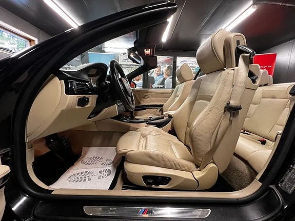 BMW 320i 24 of 30