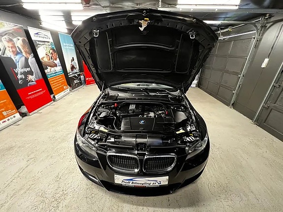 BMW 320i 10 of 30