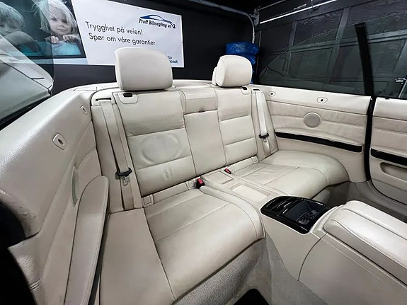 BMW 320i 26 of 30