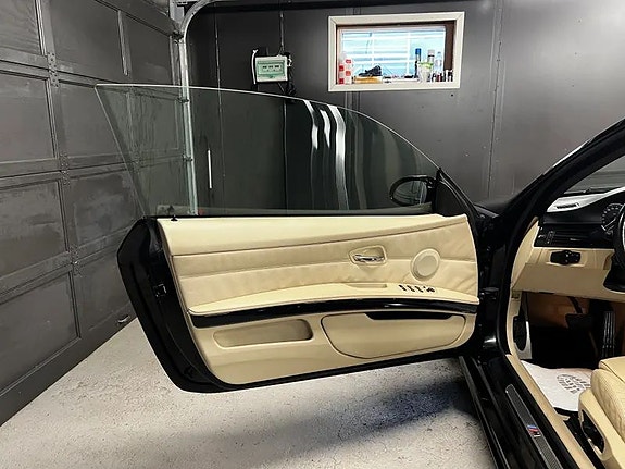 BMW 320i 21 of 30