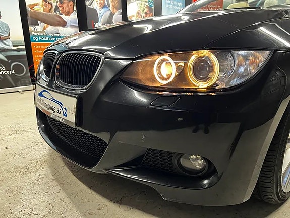 BMW 320i 13 of 30