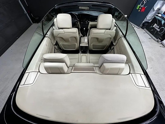BMW 320i 16 of 30