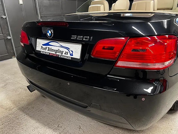 BMW 320i 20 of 30