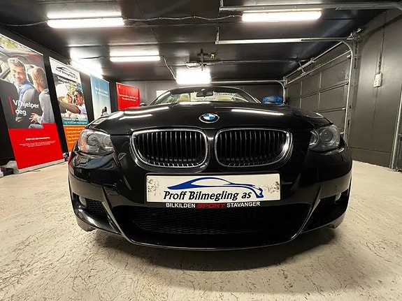 BMW 320i 9 of 30