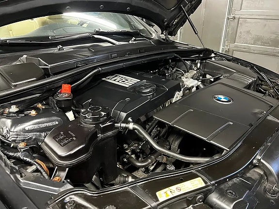 BMW 320i 12 of 30