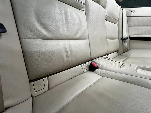 BMW 320i 27 of 30