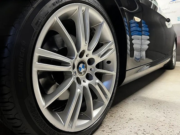 BMW 320i 14 of 30
