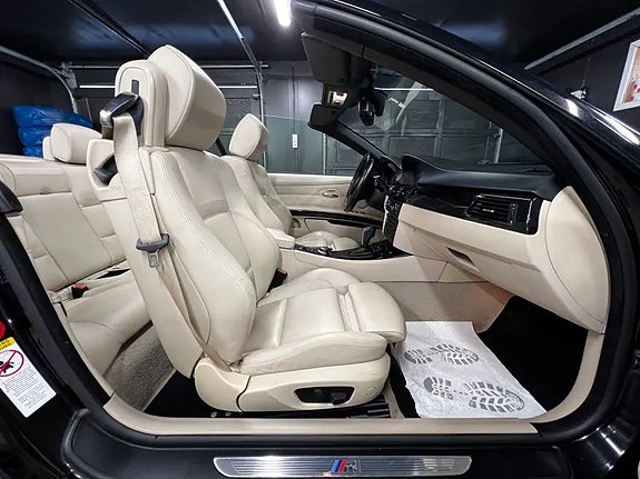 BMW 320i 25 of 30