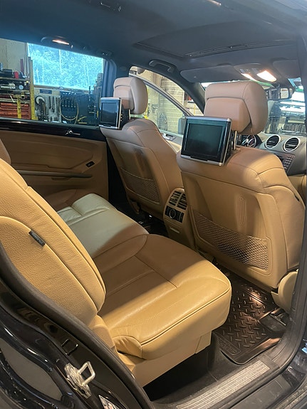 Mercedes-Benz GL350 9 of 15