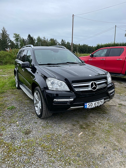 Mercedes-Benz GL350 3 of 5