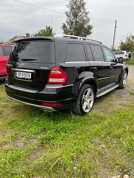 Mercedes-Benz GL350 2 of 5