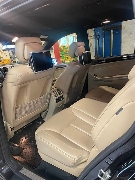 Mercedes-Benz GL350 7 of 15