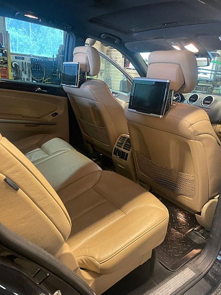 Mercedes-Benz GL350 8 of 15