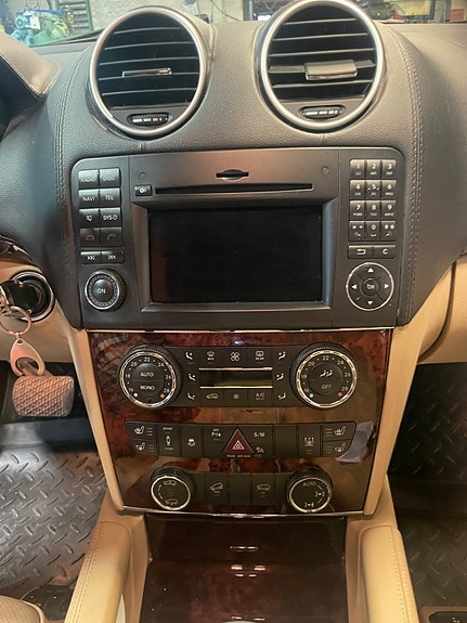 Mercedes-Benz GL350 13 of 15