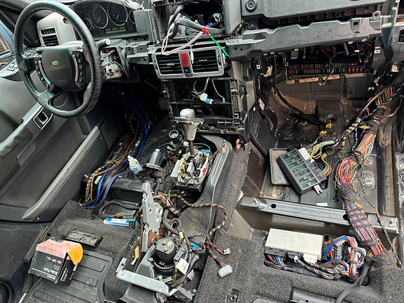 Land Rover Range Rover 13 of 22