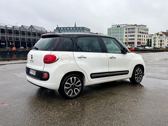 Fiat 500L 5 of 9