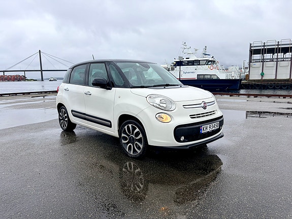 Fiat 500L 2 of 9