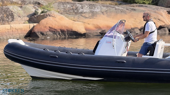 BRIG 650 - Evinrude 150hk G1 10 of 22