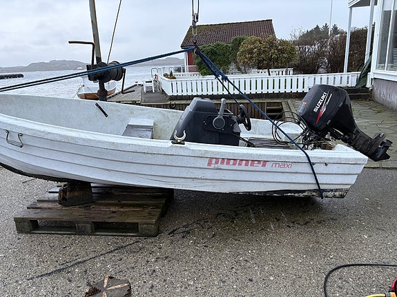 Pioner Maxi 13 Fot med 2012 Suzuki DF 15 fourstroke/inkludert båthenger 2 of 8
