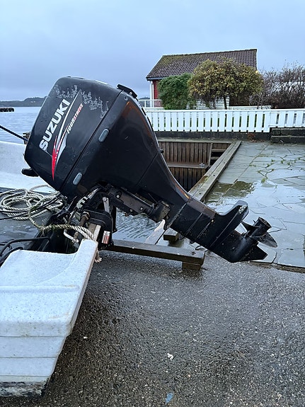 Pioner Maxi 13 Fot med 2012 Suzuki DF 15 fourstroke/inkludert båthenger 4 of 8